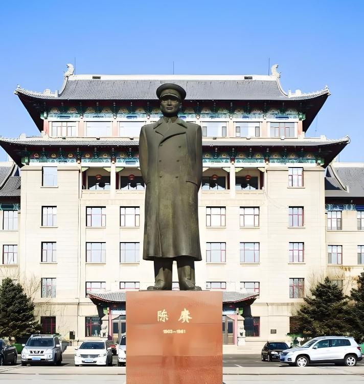 1952年，弹道专家张述祖对陈赓说，有个弹道专家很稀缺，陈说，那就赶紧要过来呀，