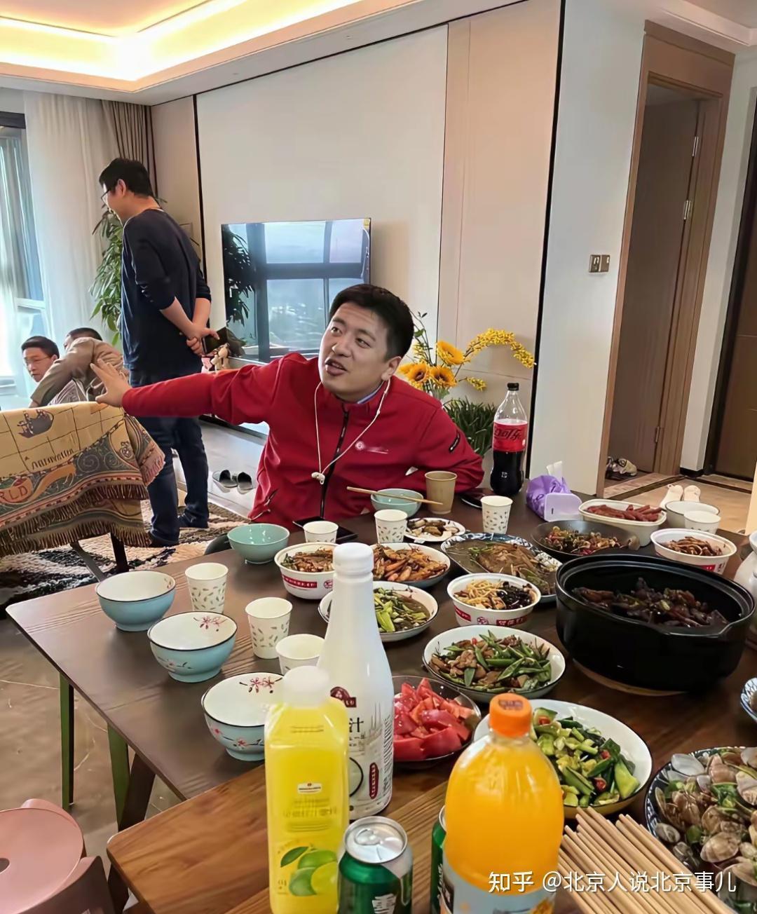 别再苛责张雪峰的饮食了，高强度运动才是致命伤不要再去调侃张雪峰的饮食了，人家有