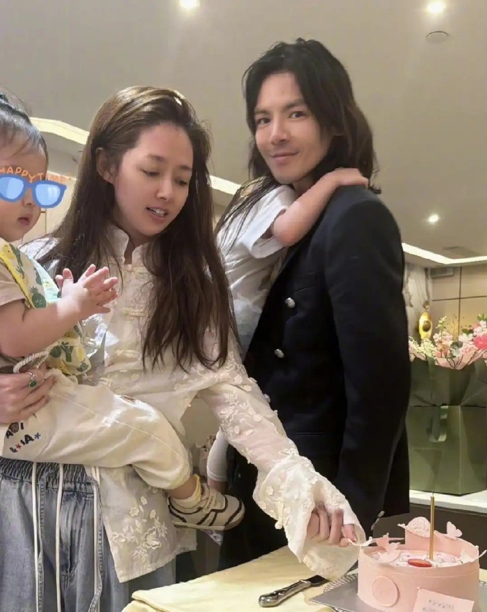 只顾着p自己，却忘记了老婆[捂脸哭][捂脸哭][捂脸哭]​​​