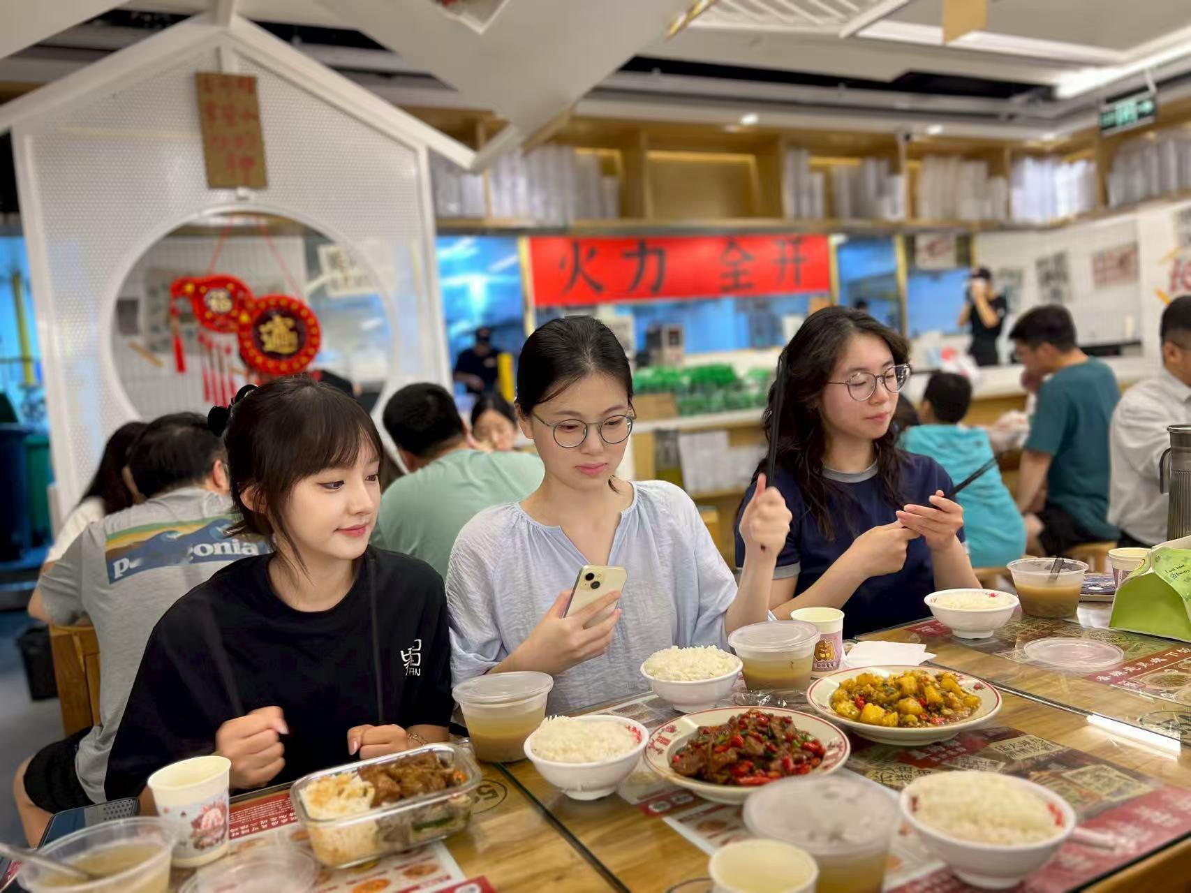 就….简单吃个工作午餐吧[笑着哭][笑着哭][笑着哭]​​​