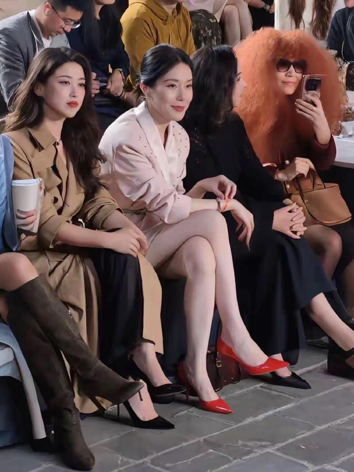 珠珠边上这个女的是谁？​​​