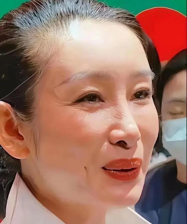 秦海璐王新军结婚十一年没办婚礼，这次补拍婚纱大片。4月11号工作室放图，海璐