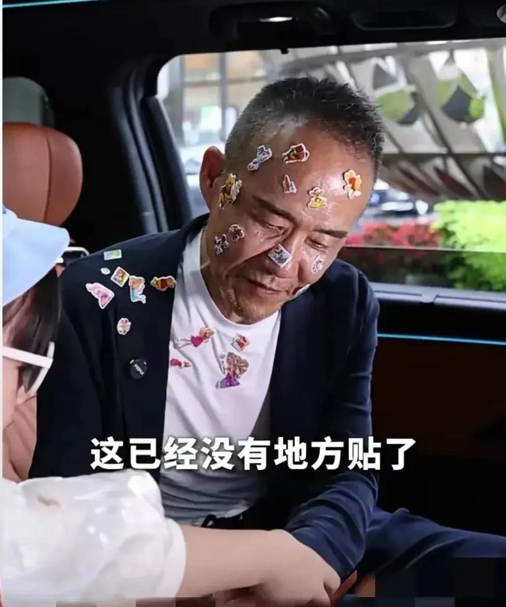 王石现在既是女儿奴，也是娇妻奴，昔日的王霸之气已经荡然无存。在外人看来，也许这