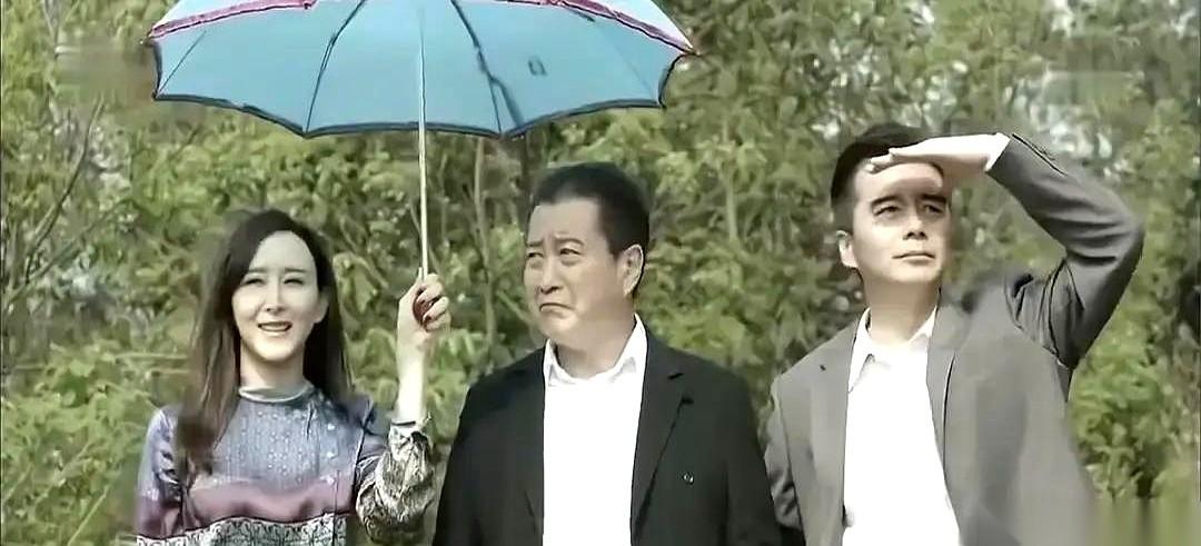 看《人民的名义》有个镜头，我到现在还记得。一个副市长丁义珍，对着公安厅长祁同伟