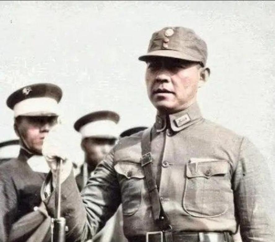 1938年，自己手下的士兵竟然糟蹋了一个16岁的小姑娘，张自忠愤怒下令：”全军！
