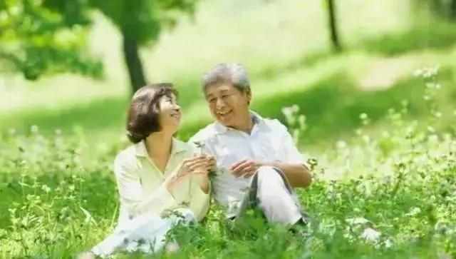 感情破裂的征兆：当他收起这三样，再爱也没用了人这一辈子，最伤人的不是吵架，不