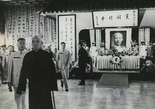 很多人不知道，老蒋这辈子对下属最走心的事，竟然全给了陈诚的去世。西安事变两人一起