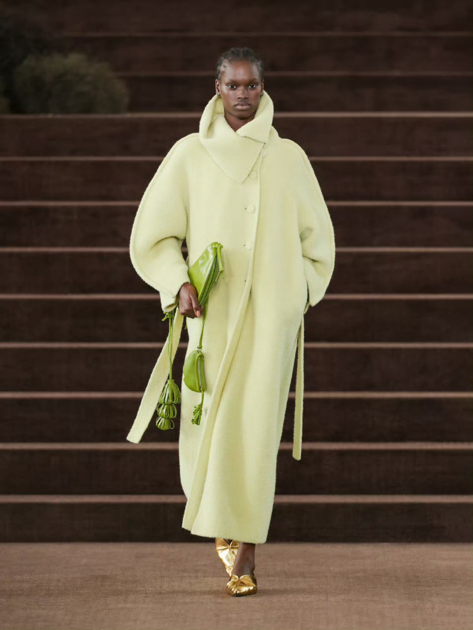 ZHUCHONGYUN以「但愿人长久」为题ZHUCHONGYUN二〇二五冬季品牌