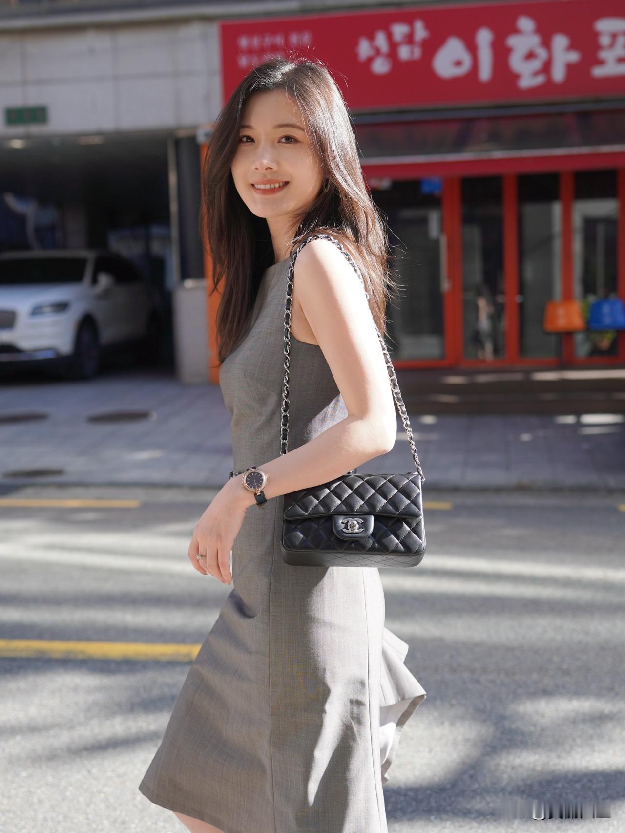 六二三路三角梅红的灿烂