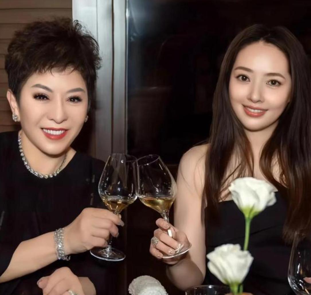 都说以前总觉得豪门儿媳最重要的就是生孩子，这回看完真的改观了向太对郭碧婷