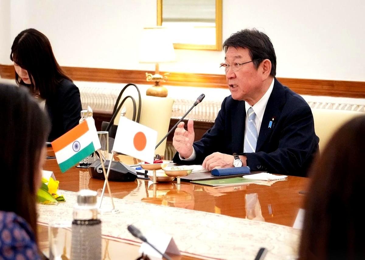 日本外相茂木敏充，兴冲冲地飞了三天一夜去印度开会。出发前，日本国内的通稿发得震
