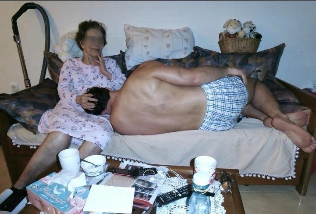 我是不是没睡醒这是奶奶和孙子吧？
