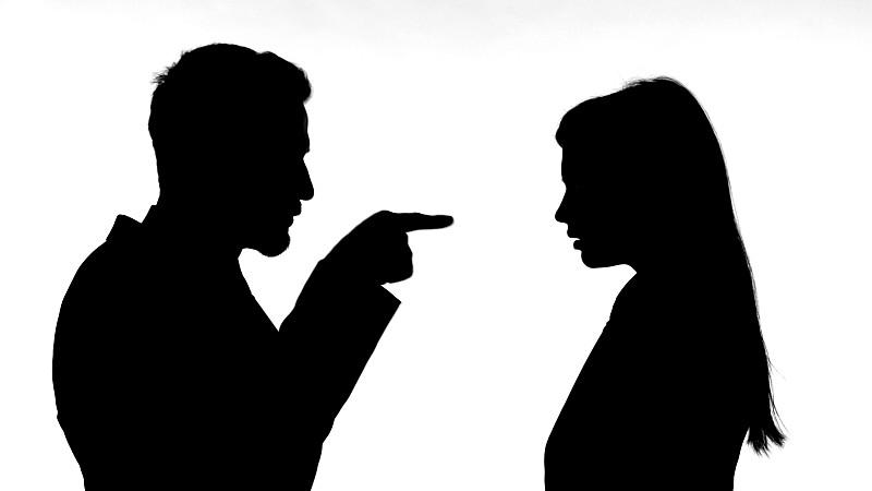 出轨没有标准答案，不存在“必须原谅”或者“一定要分开”的万能结论。要不要原谅，核
