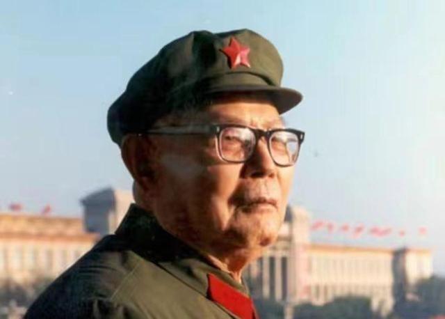 1976年9月底的一天半夜,叶剑英刚在西山落脚,电话铃响,秘书一接听,里面只有五