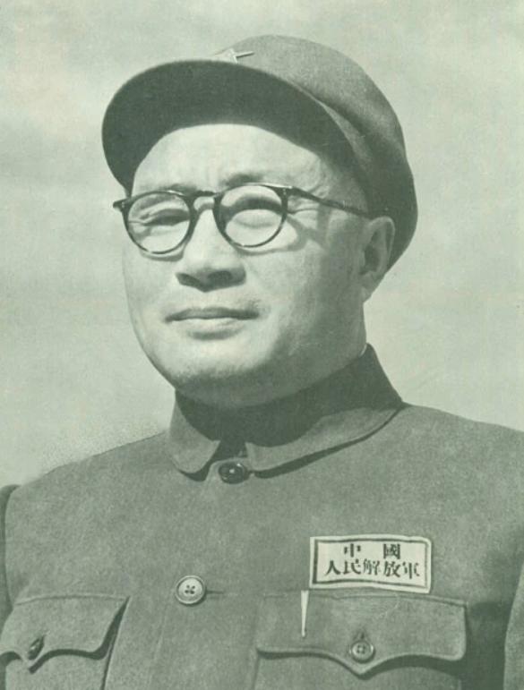 1957年高层激烈争吵：海军副司令拍桌大骂副总长，国防部长都镇不住！最后收拾残局