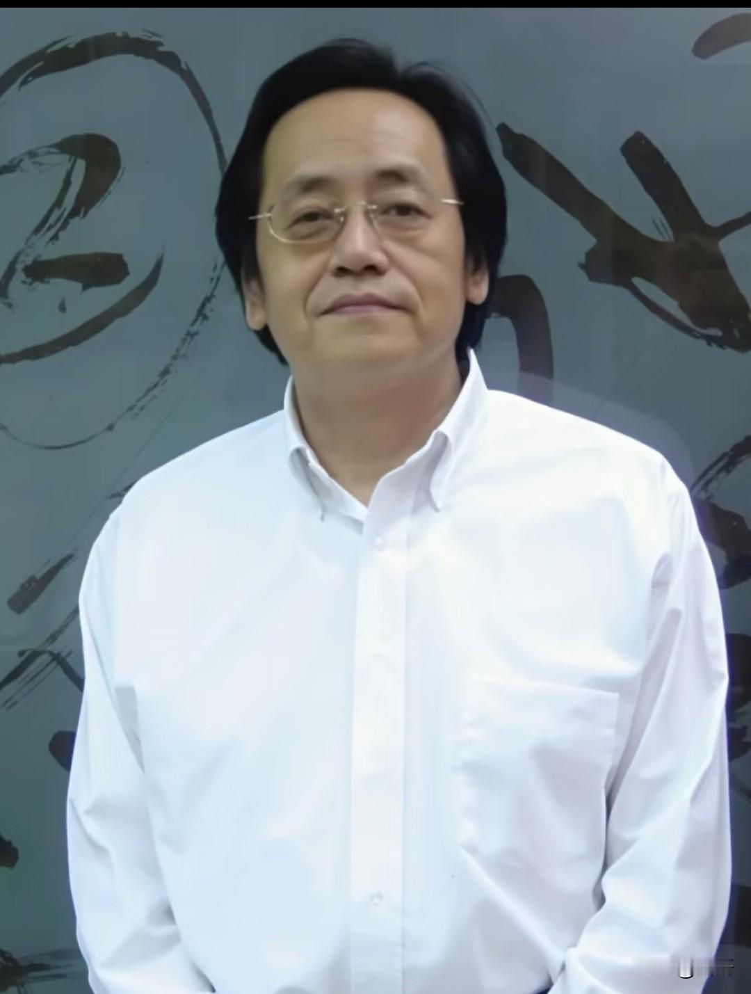 中医鬼才倪海厦说：“假如你有钱，就去买好看的衣服穿，买辆车子开开，但是，