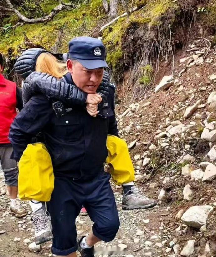 从网上找“搭子”一起旅游这种时髦行为，这几年挺火的。只是一般都走城市或者网红线路