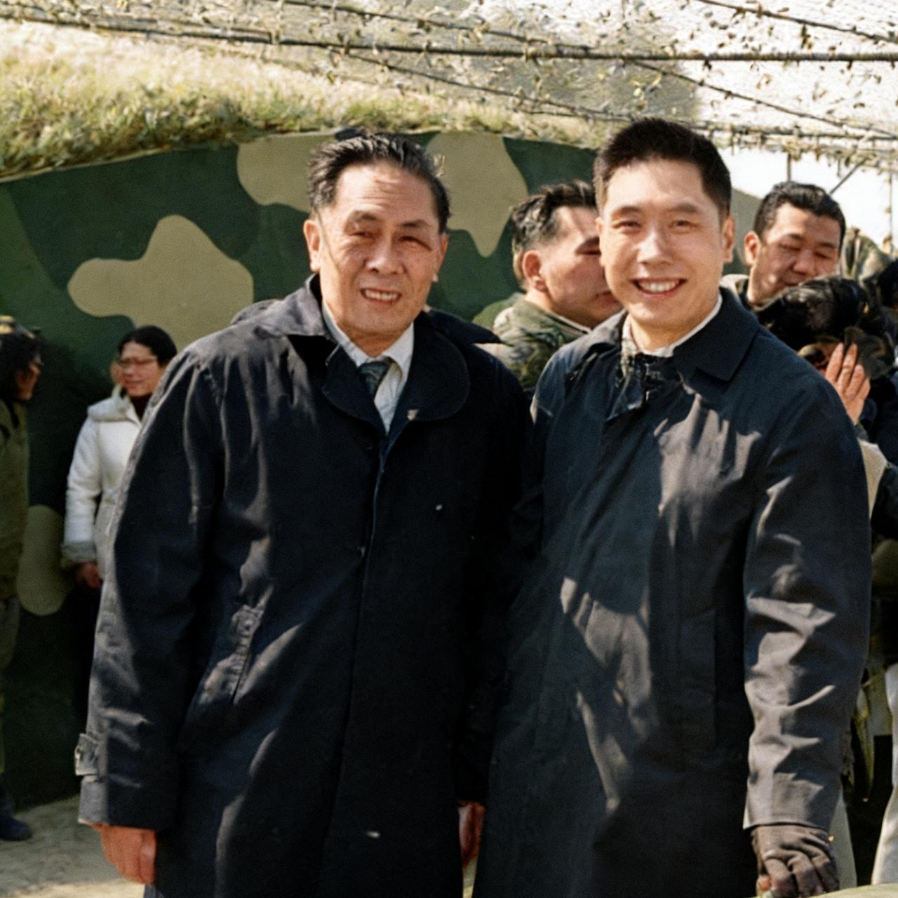 70年代，原中央音乐学院院长马思聪，因思乡情切，特意带着儿子登上金门岛，向着大陆