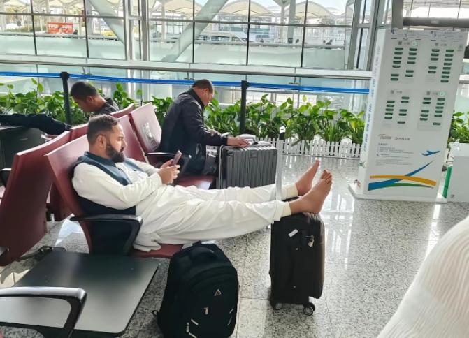 中国千万别对印度开放免签入境，这个民族文化素质太低，生活品味差，习惯过于肮脏。