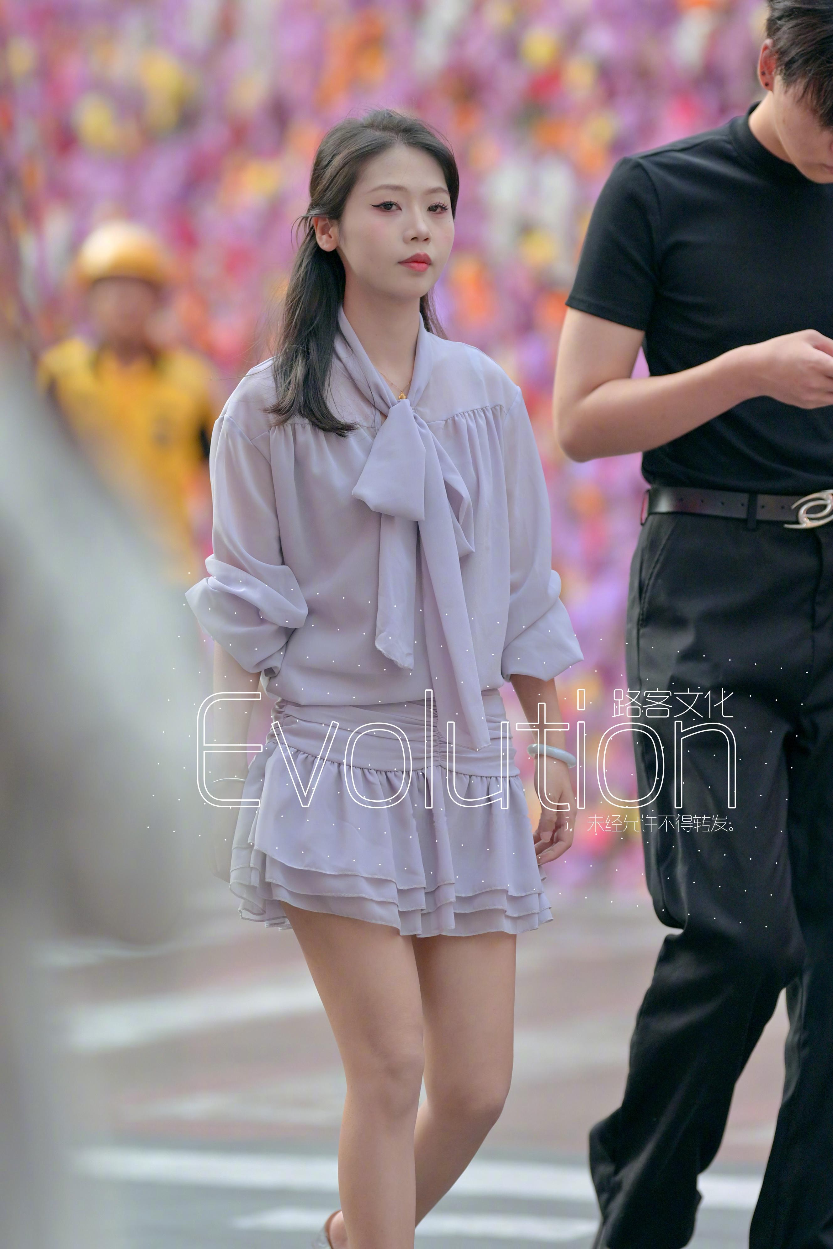 小姐姐的这套穿搭颜色好好看柔和的紫色漂亮​​​