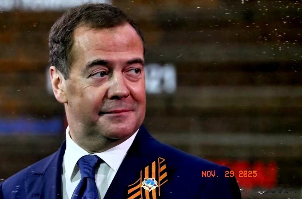 梅德韦杰夫抓住机会再次“痛击”泽连斯基！这位俄罗斯前总统11月29日发文直言