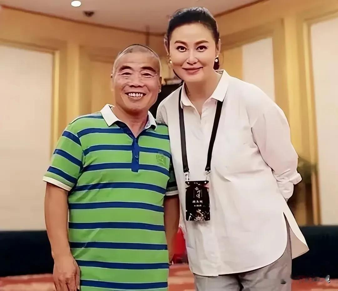 照片上这对男女，大家看着是不是很眼熟啊，喜欢看电视剧的人肯定知道他们。男的只