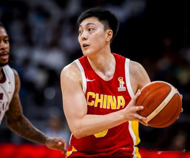 中国男篮89--87险胜黎巴嫩，客观公正点评赵继伟和胡明轩的表现。先说赵继
