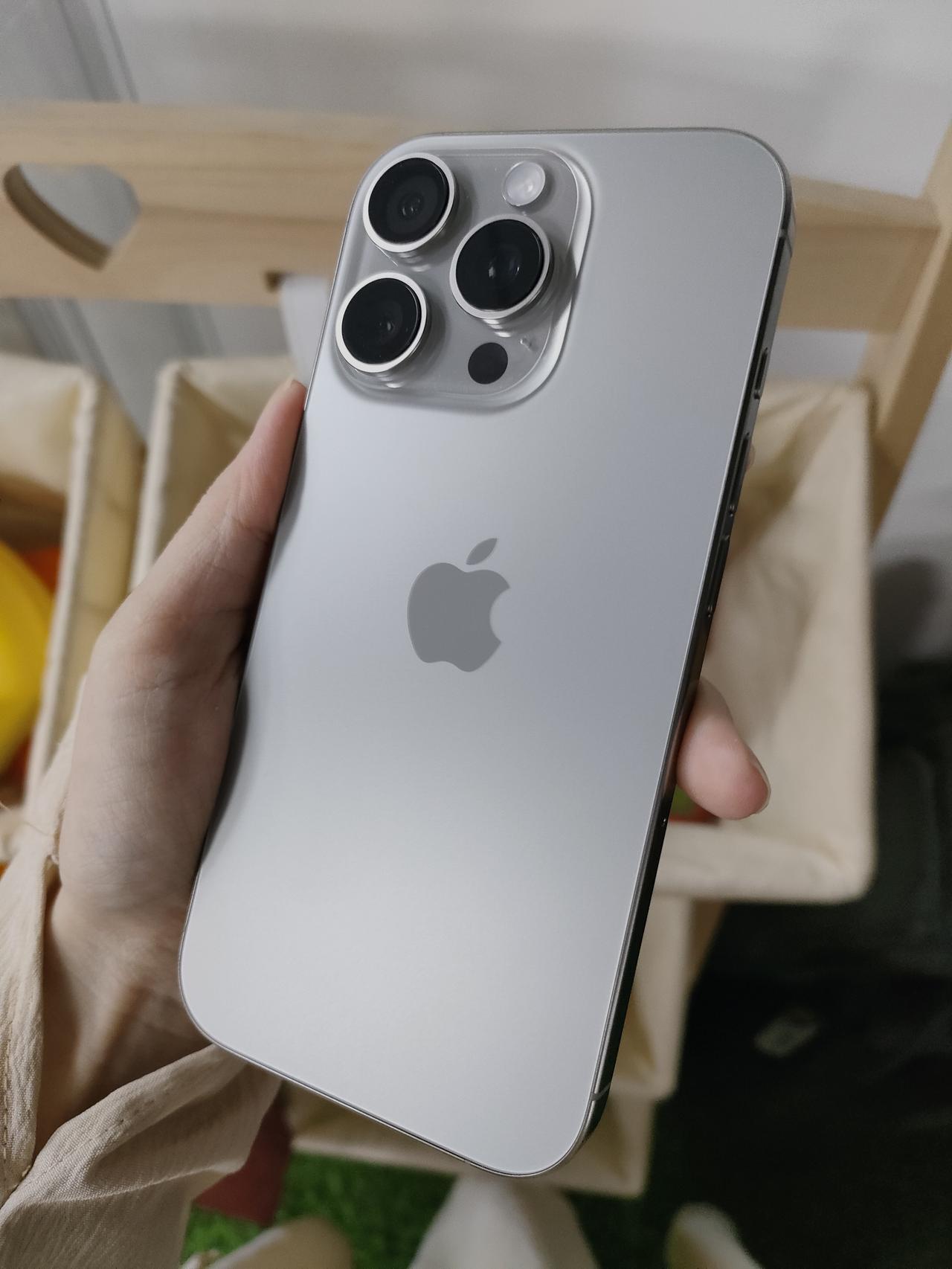 谁说苹果16丑的？📱终于把用了4年的小13退休啦！新入的iPhone16