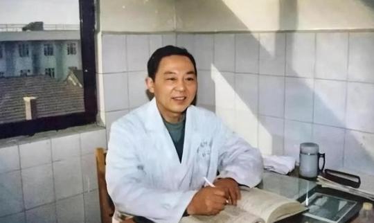 1970年，徐州一主任医生背着妻子，偷偷服用了4克毒性极强的曼陀罗花，殊不知正是