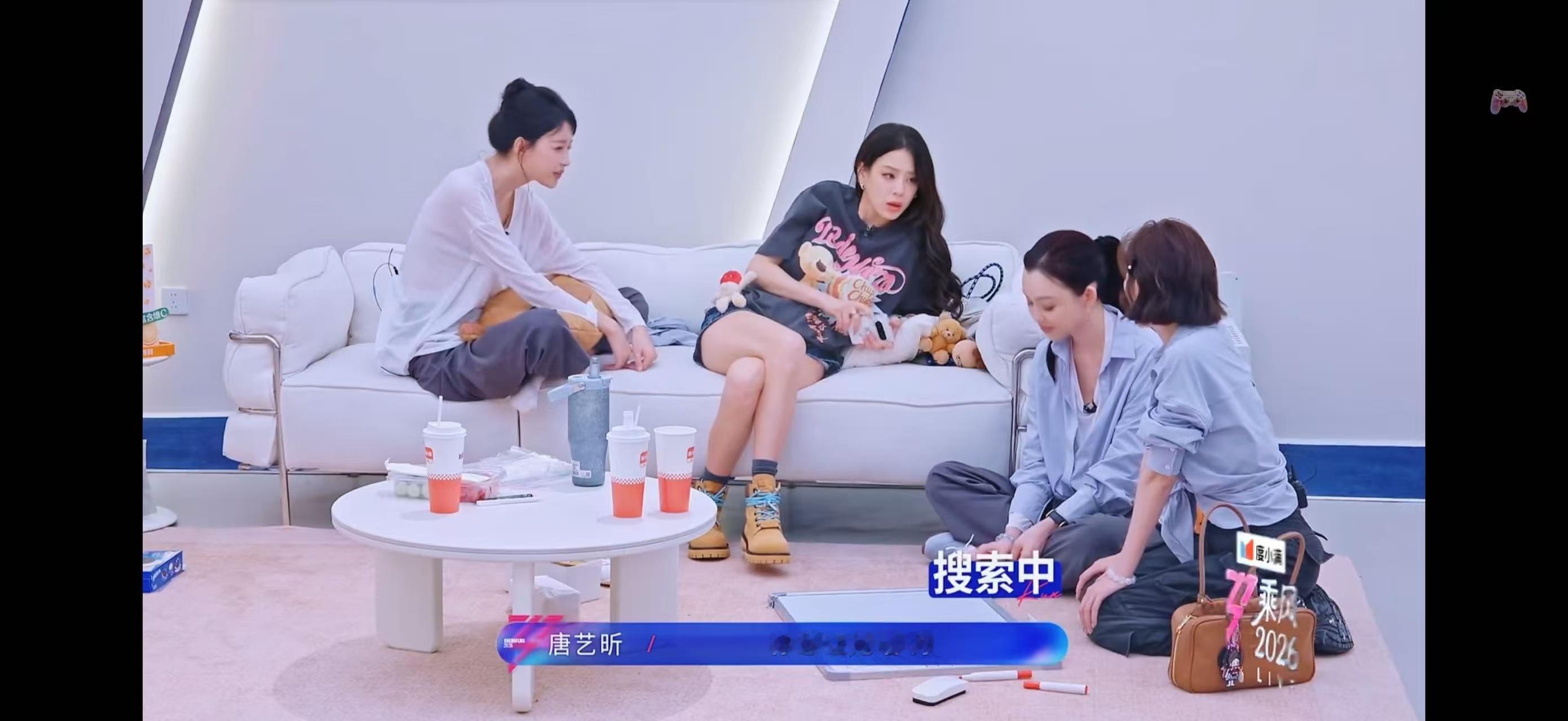 黄灿灿谢谢你姐姐本来只是随便点开综艺打发时间，结果彻底沦陷在姐姐们的相处日常里