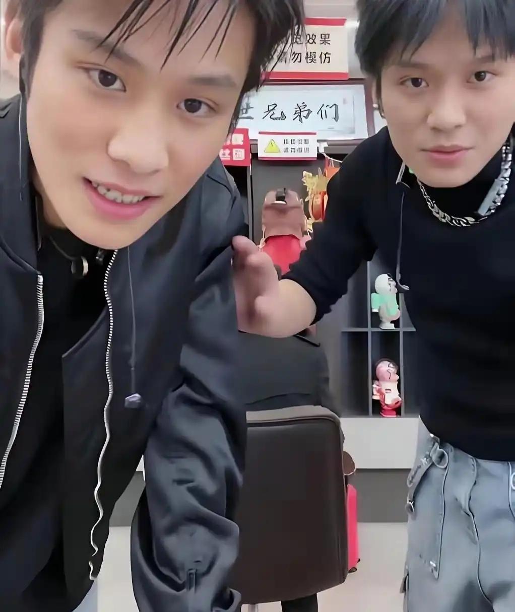 三只羊终于开直播了！昔日顶流直播问冷清到能数人头。停播16个月的三只羊低调复