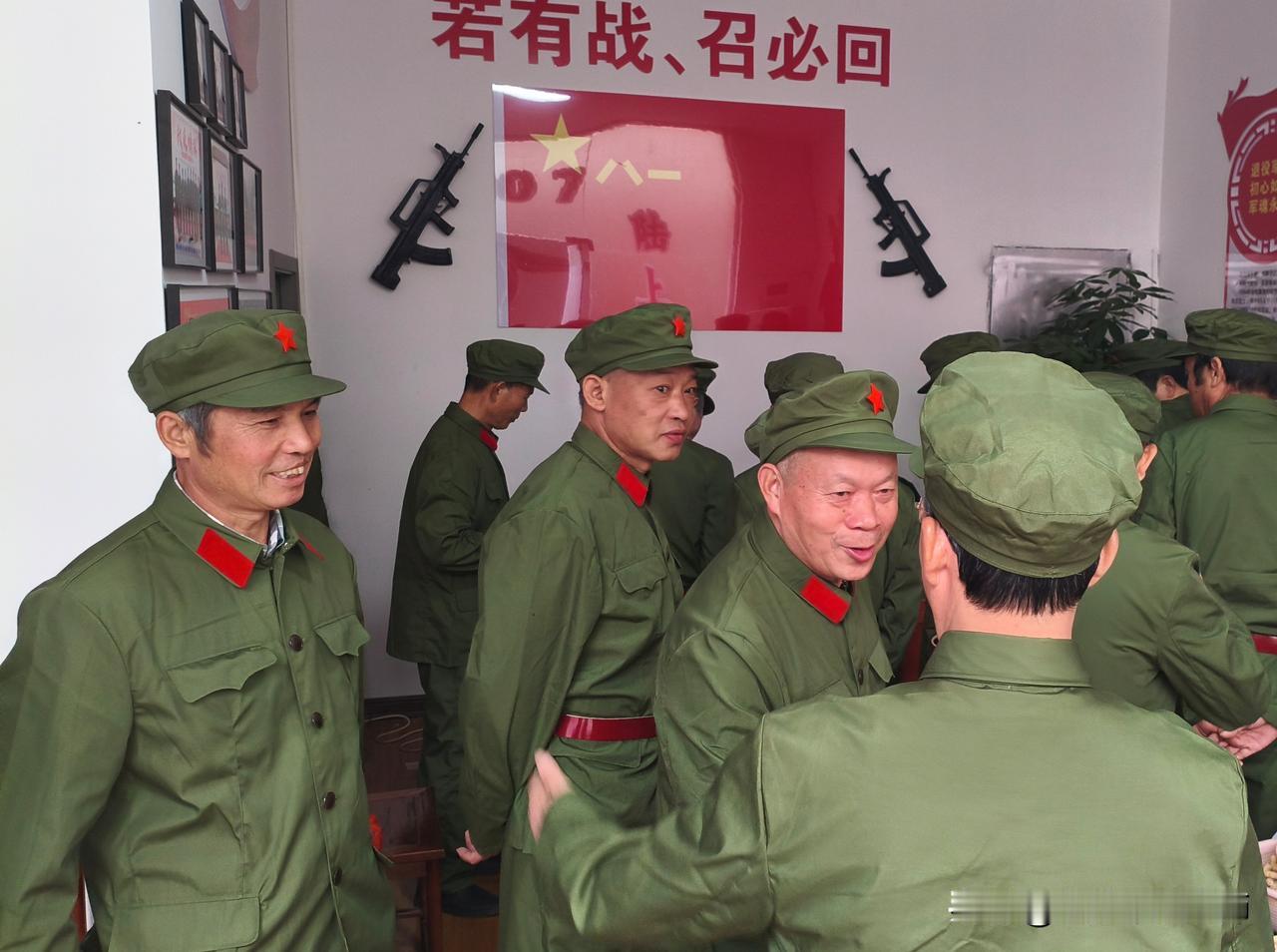 我一个同年入伍的同乡战友，转志愿兵后提的干，从排级、连级、营级干到团级转业退休。