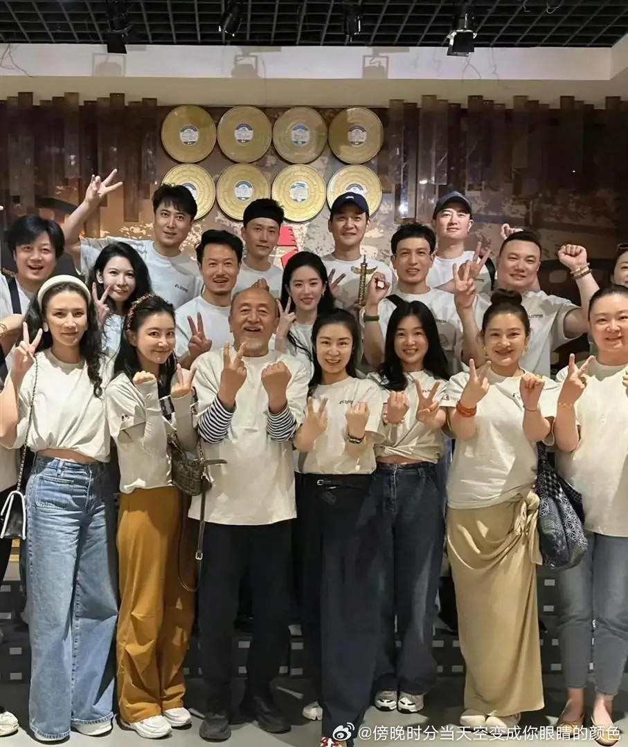 刘亦菲同学大聚会，别人都老了，她还那么年轻，跟吃了防腐剂似的