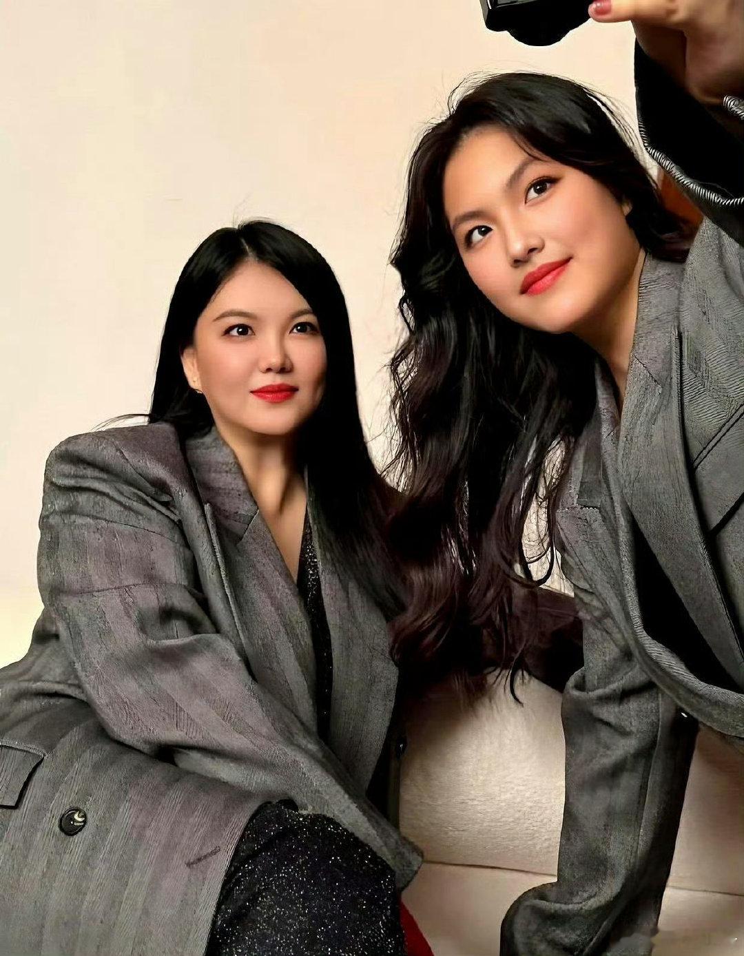 王诗龄简直就是李湘翻版，母女两一个模子里刻出来的​