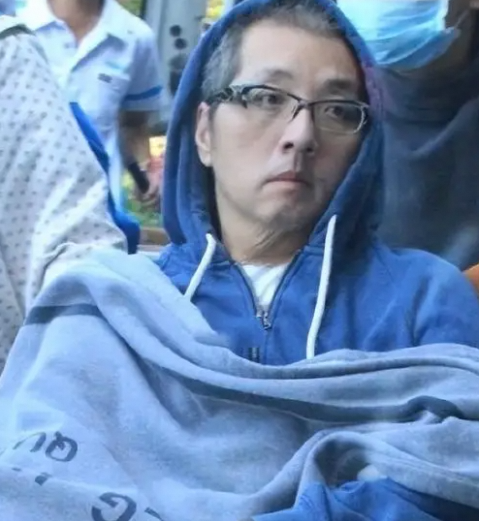 袁惟仁57岁瘫痪5年:家人照料下的艰难现状