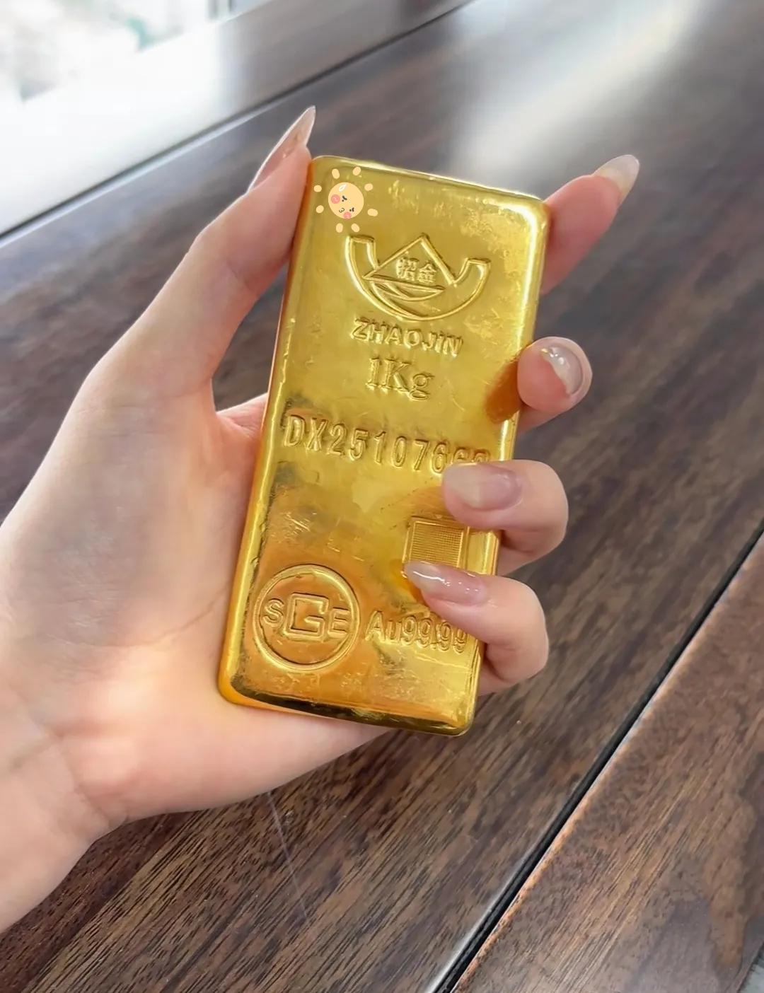 昨天没卖黄金的人，现在怕是嘴都笑裂了吧，昨天金价还是1183，刚刚一查直接飙