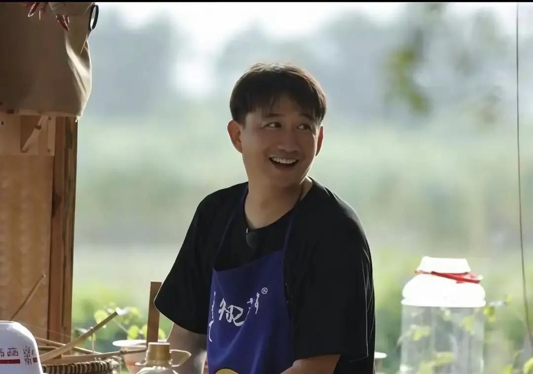 黄磊做饭被全网嘲讽，他自己出来打圆场，说自己不是专业大厨，录综艺只要大伙乐呵就成这话挑不出毛病，过日