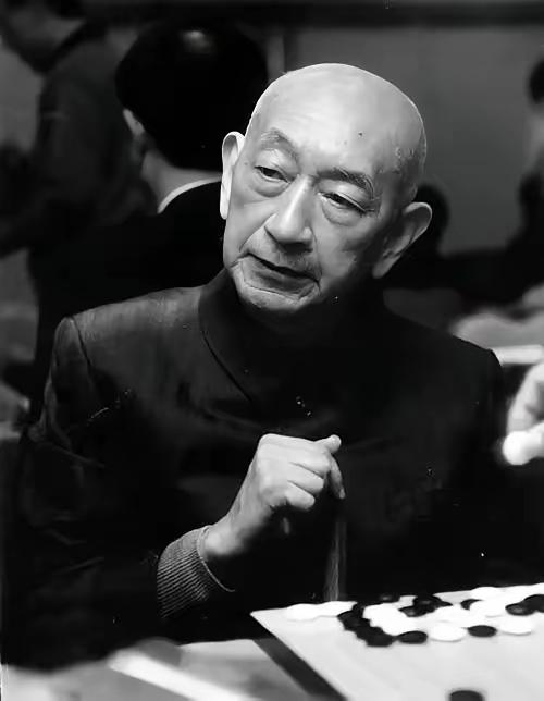 1921年，福州名手林贻堂和人下围棋，赌注是5块大洋，占尽上风之时，一个7岁的小