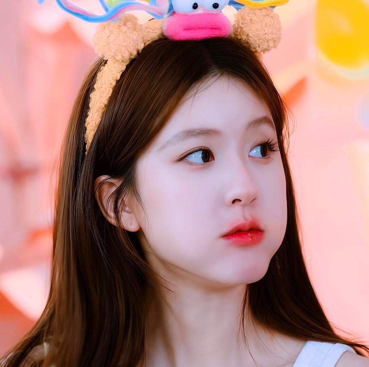 18岁落下永久腰伤，如今还要被旧片吸血？2016年，赵露思在横店最热的棚里吊