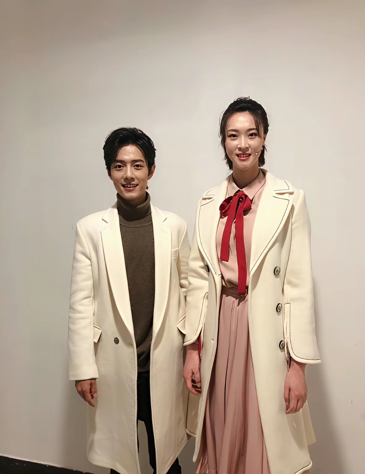 第一次看到肖战这么娇小这女生是谁啊好高
