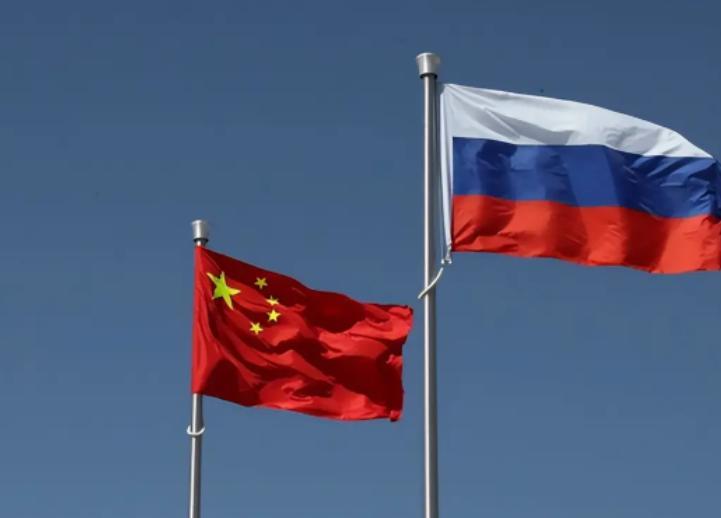 中俄的基本国情是不同的。俄罗斯不缺粮食，不缺能源，关起门来是可以过日子的，而且