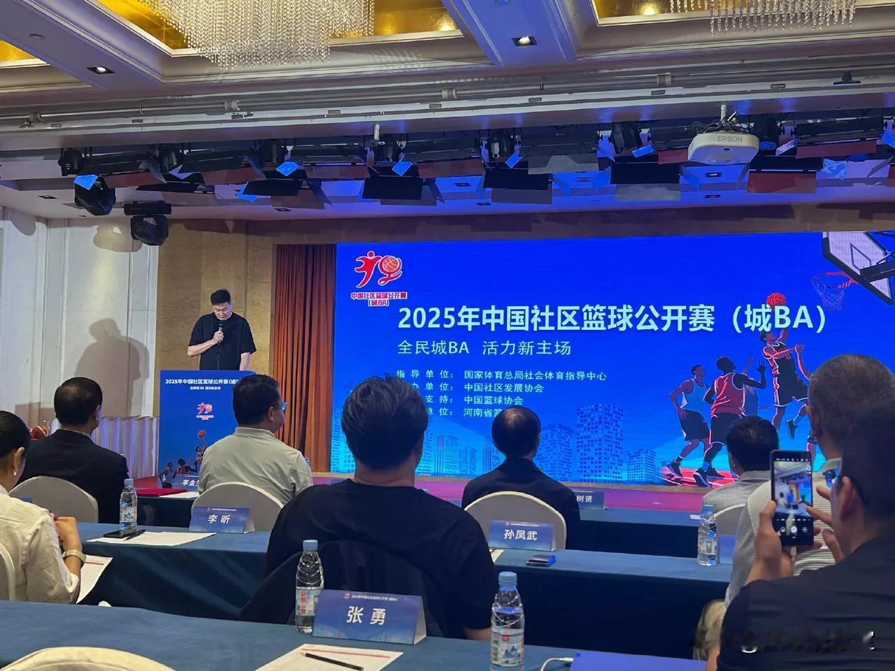 杜锋和朱芳雨不去NBA夏季联赛挑外援的原因找到了！都是忙，其他球队主教练忙着在美