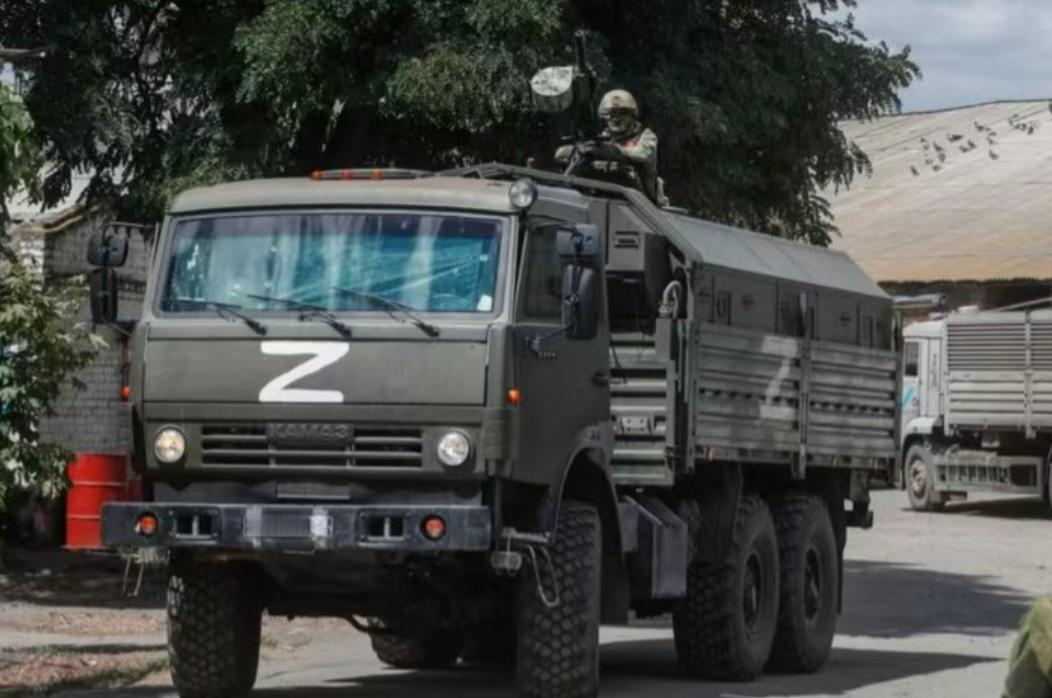 真绷不住了！俄军头号后勤大动脉，居然亏到快断血了！俄罗斯军用卡车生产商——卡