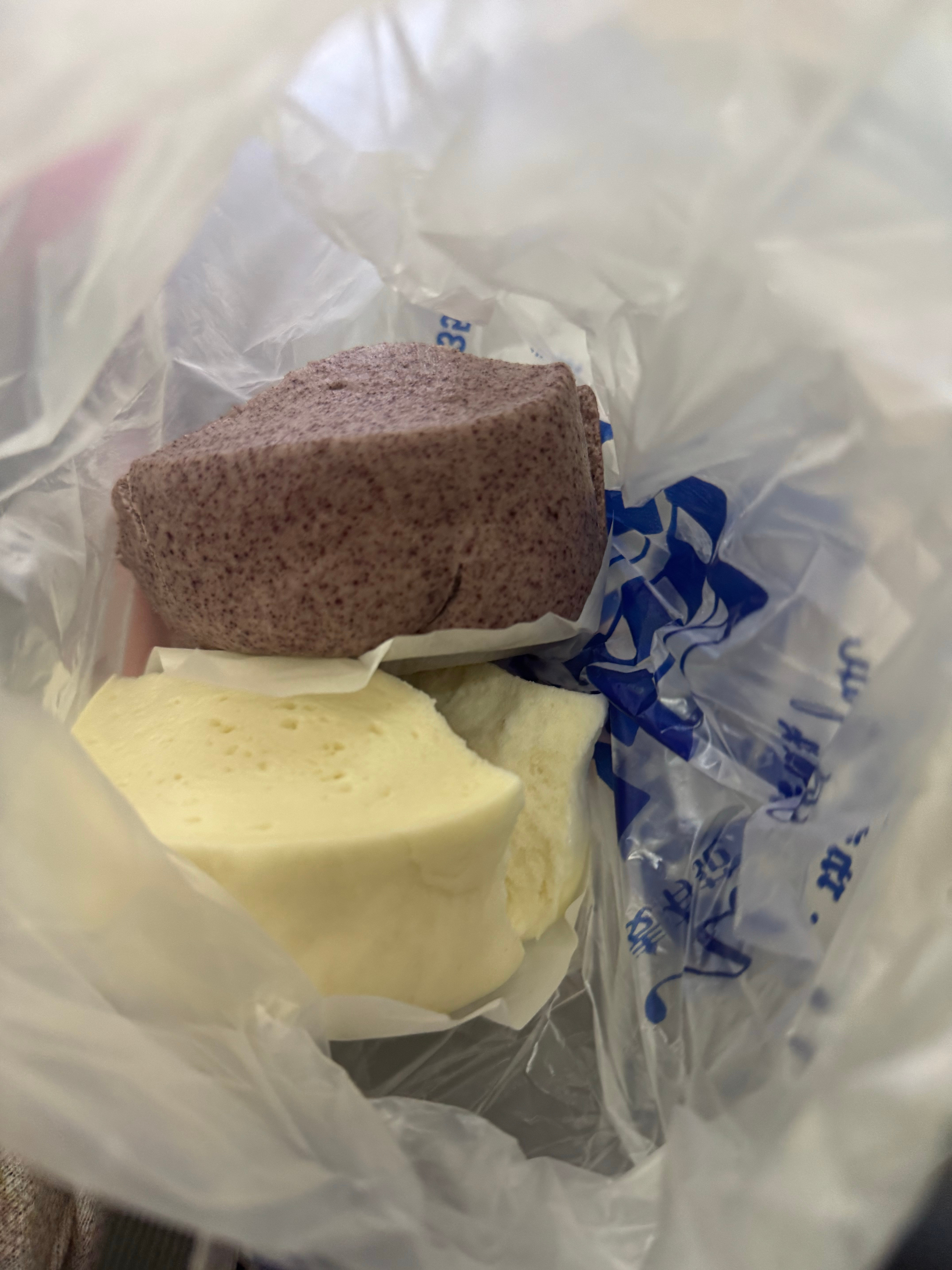 我的一天：骑车去游泳然后买了大馒头去看电影最后逛超市谁说单身生活孤独的