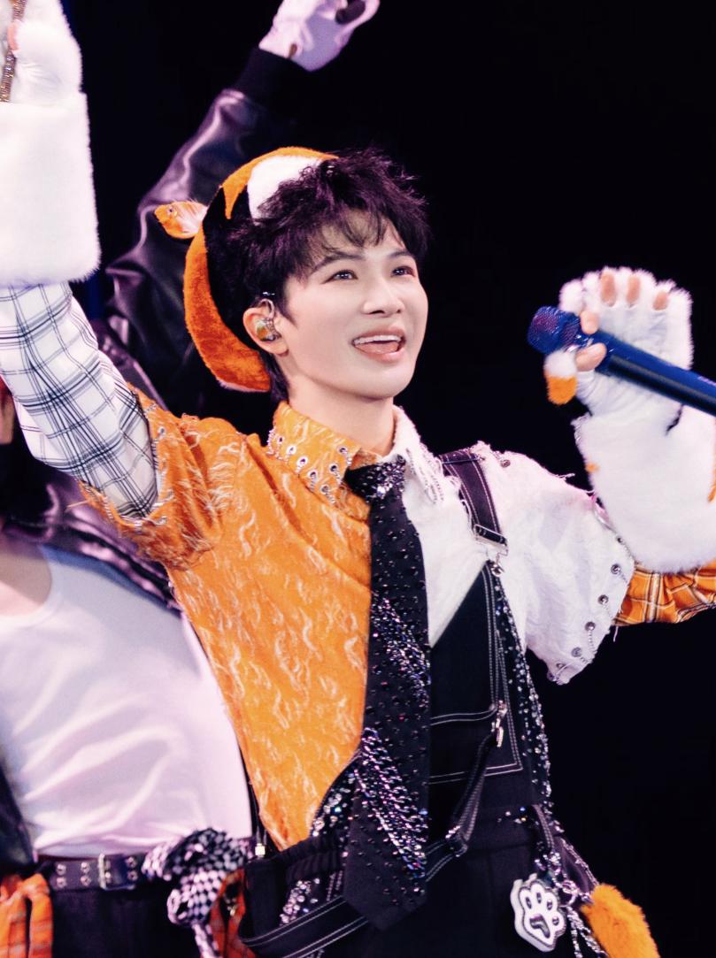 周深，人如其名，还是藏得太深了，要不是基金会曝出来，大家都不知道周深在火