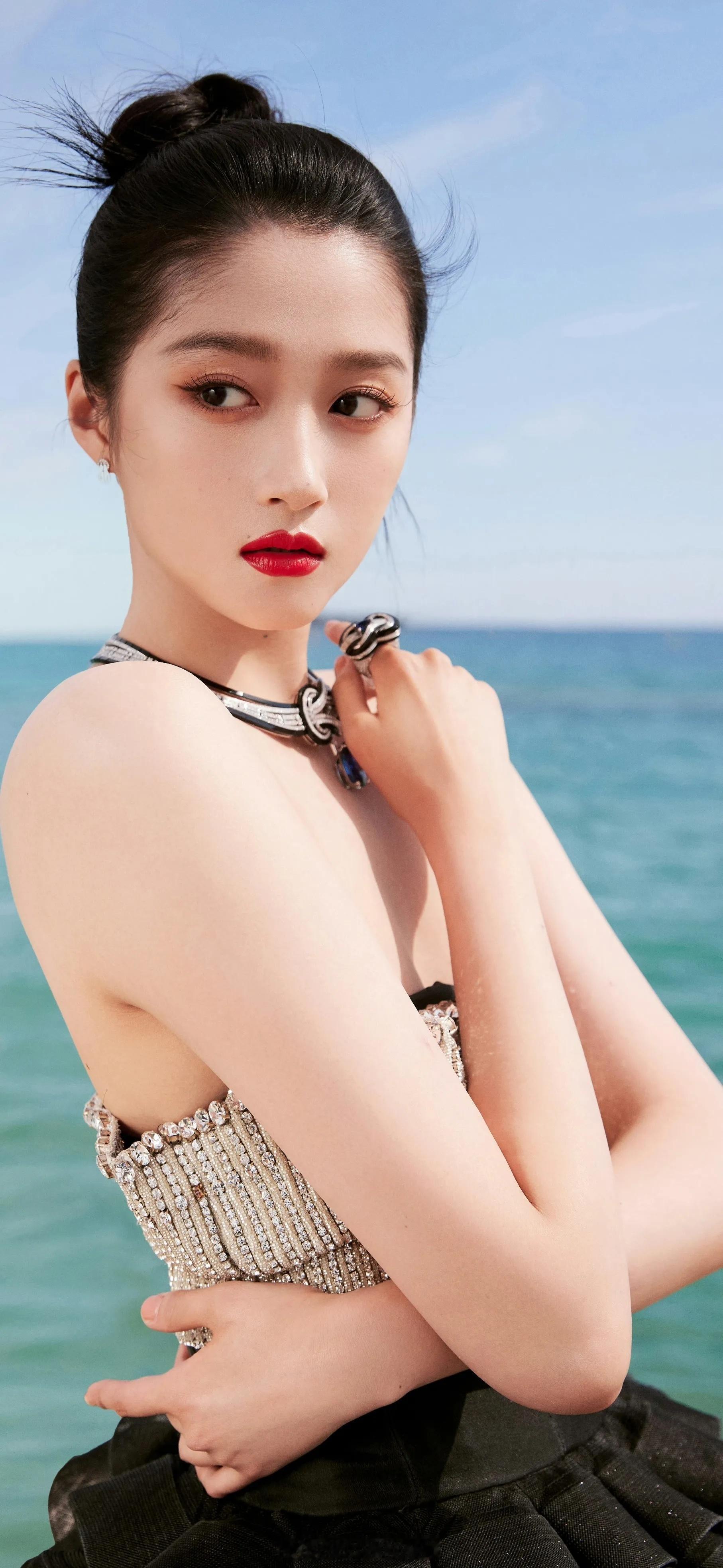 关晓彤戛纳碧海蓝天大片