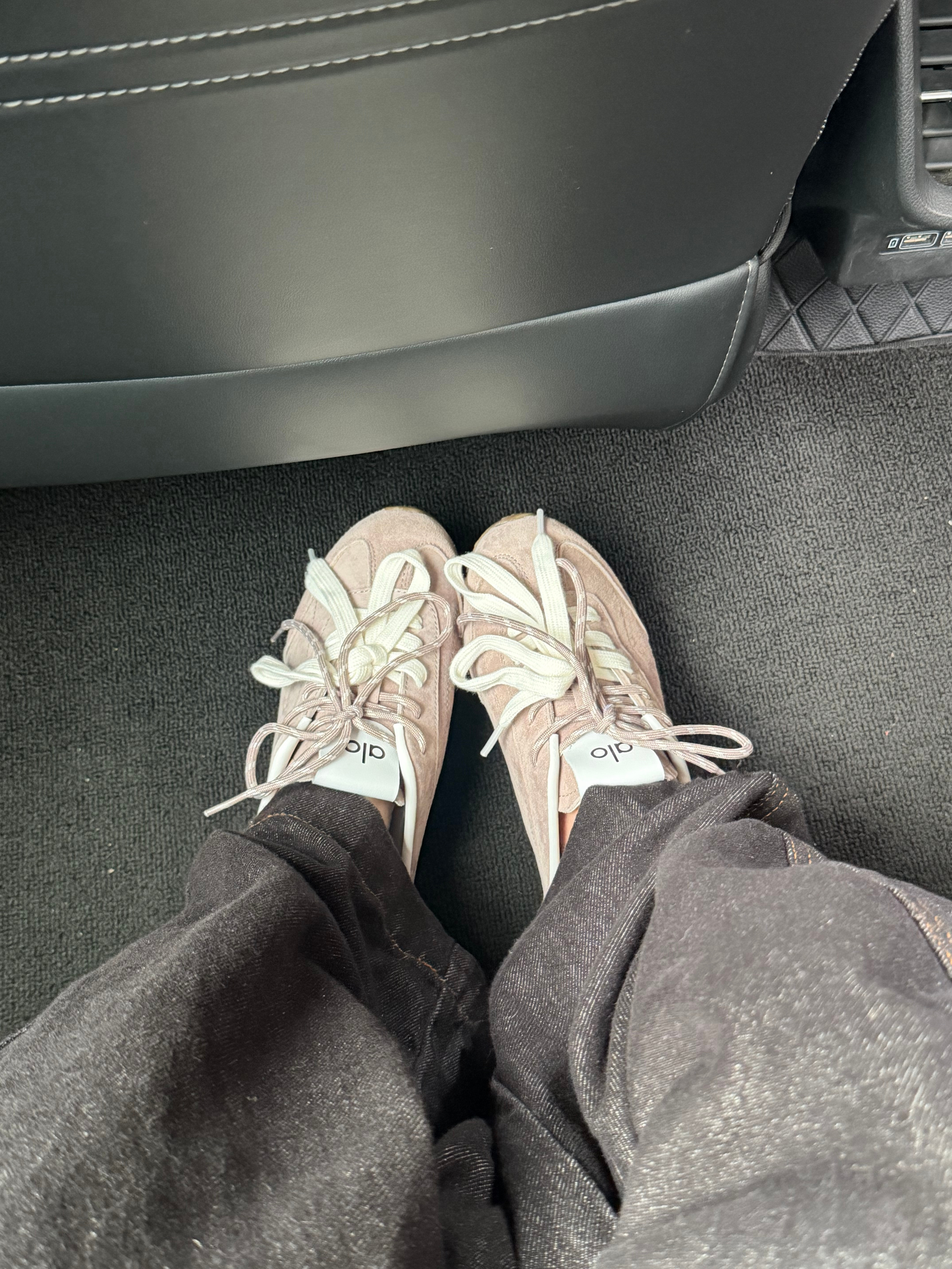 今日欧欧特得出门了闺蜜（今天穿的小紫这个新色好踏马好看​​​