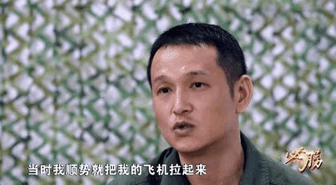 不是很牛叉吗？干嘛一个照面就吓尿了？歼一16与两架过来臭显摆的F一35隐形战斗