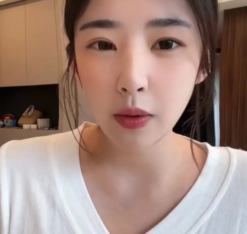 黄一鸣说自己压根不用存钱，每个月钱多到花不完她真把互联网玩明白了，知道说啥能