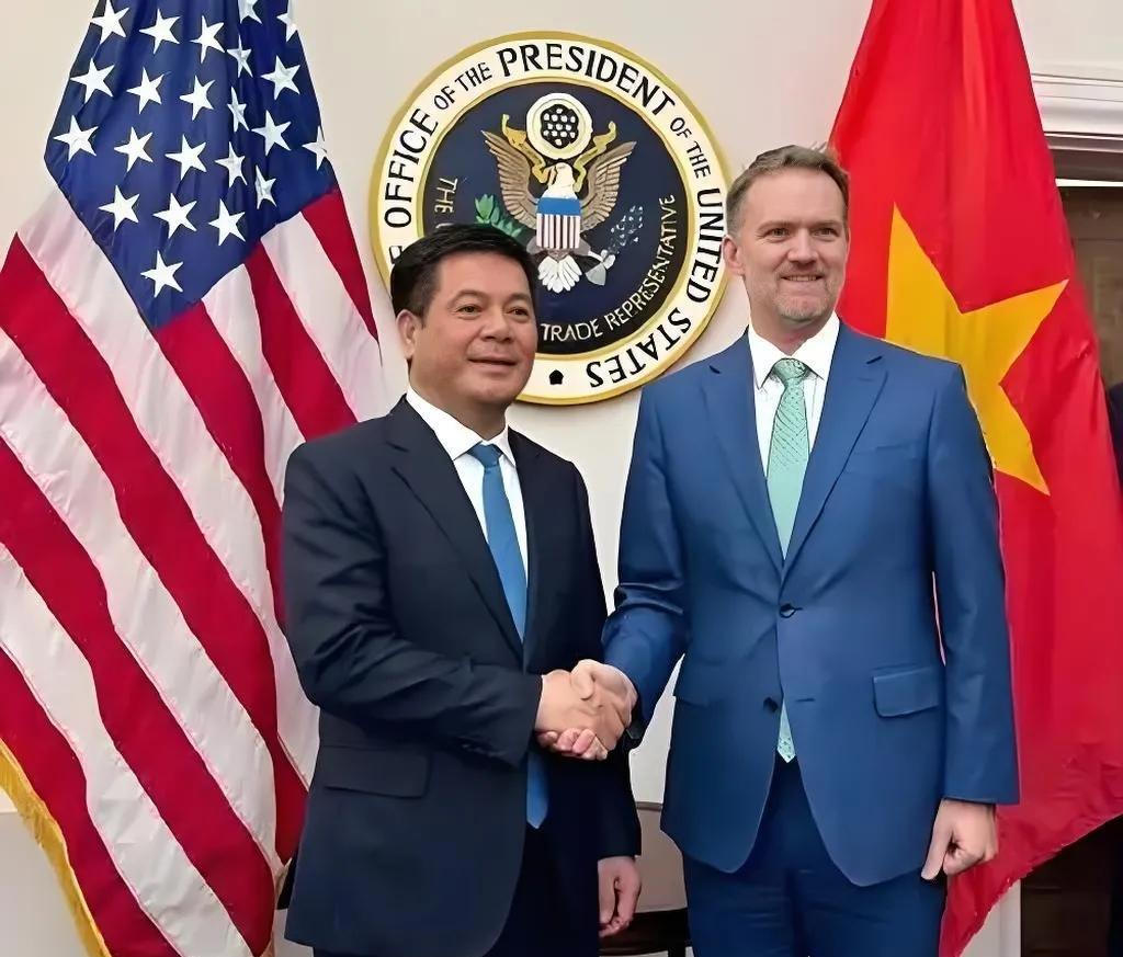 美国企图斩断中国的转口贸易，中国岂能坐以待毙？美国逼迫着越南签署不平等条约！越
